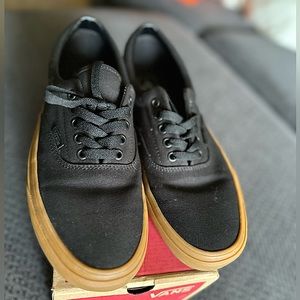 🚨SOLD🚨MEN’S ERA VANS SIZE 10